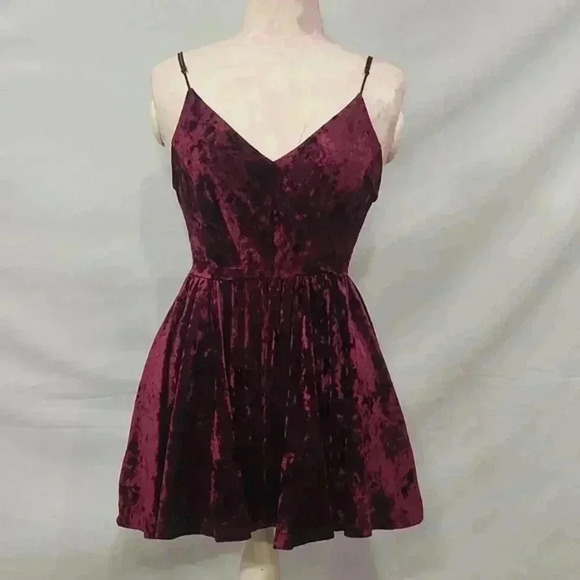 Urban Outfitters-Silence and Noise Crushed Velvet Romper - Picture 1 of 11